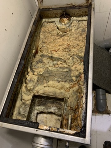 Limpieza real de una instalación con acumulación de grasas